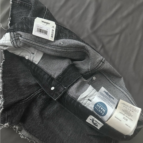 High Waisted Black Wrangler Festival Shorts - 32 short - Picture 2 of 3